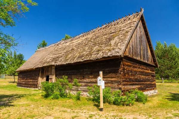 Wdzydze Kiszewskie, Polonya - 31 Mayıs 2018: Açık hava müzesi, Kashubian Etnoğrafya Parkı.