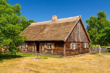 Wdzydze Kiszewskie, Polonya - 31 Mayıs 2018: Açık hava müzesi, Kashubian Etnoğrafya Parkı.