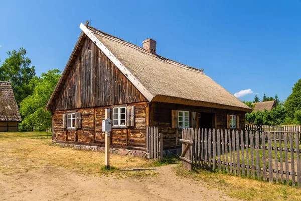 Wdzydze Kiszewskie, Polonya - 31 Mayıs 2018: Açık hava müzesi, Kashubian Etnoğrafya Parkı.
