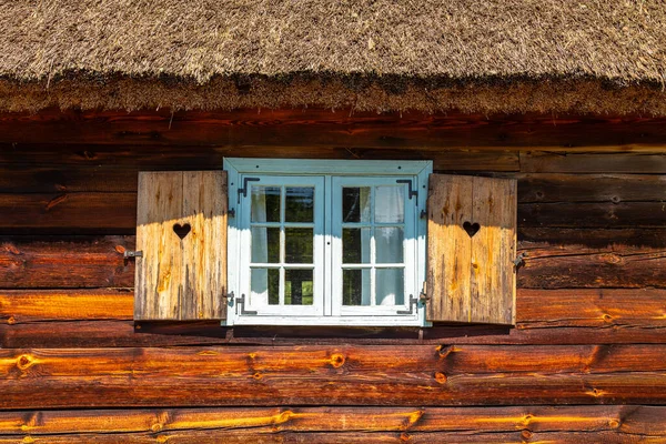 Thatched Stuga Med Träluckor Friluftsmuseet Kashubian Etnographic Park — Stockfoto