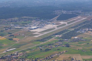 POLAND, GDANSK - 08 Haziran 2018: Gdansk 'taki Lech Walesa havaalanı. Hava görünümü.