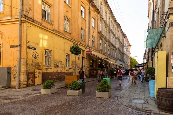 Lviv Ukraina Kesäkuu 2018 Perinteiset Rakennukset Mukulakivikadulla Historiallisessa Lvivin Vanhassa — kuvapankkivalokuva