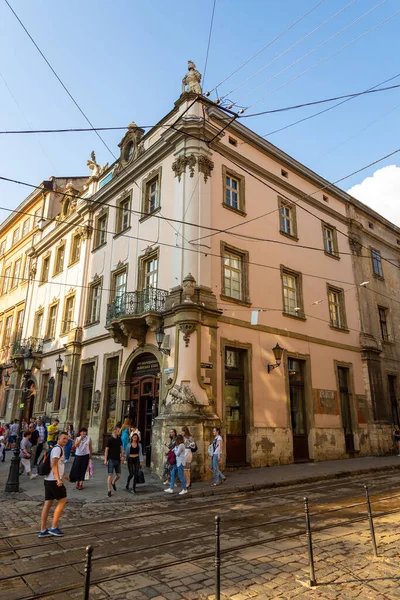 Lviv Ucrania Junio 2018 Edificios Tradicionales Una Calle Empedrada Casco —  Fotos de Stock