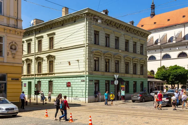 Lvov Ukrajina Června 2018 Tradiční Budovy Dlážděné Ulici Historickém Starém — Stock fotografie