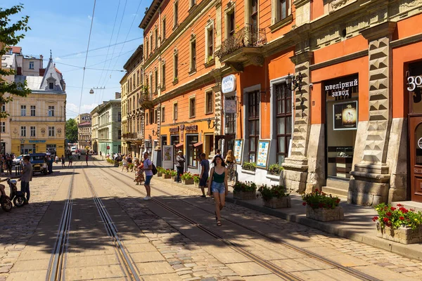 Lviv Ucrania Junio 2018 Edificios Tradicionales Una Calle Empedrada Casco — Foto de Stock