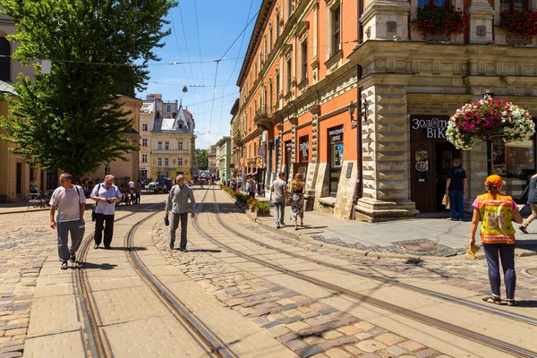 Lviv Ucrania Junio 2018 Edificios Tradicionales Una Calle Empedrada Casco — Foto de Stock