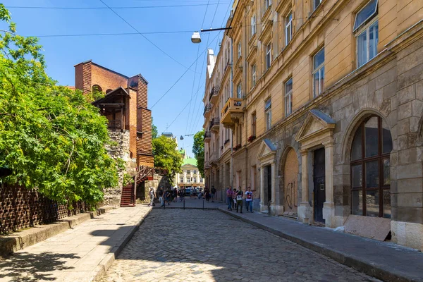 Lviv Ukraina Kesäkuu 2018 Perinteiset Rakennukset Mukulakivikadulla Historiallisessa Lvivin Vanhassa — kuvapankkivalokuva