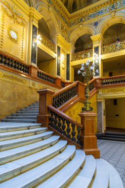 Lviv, Ukrayna - 09 Haziran 2018: Lviv Opera ve Bale Tiyatrosu 'nun zengin dekore edilmiş iç mekanı.