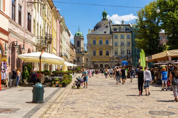 Lviv Ουκρανία Ιουνίου 2018 Παραδοσιακά Κτίρια Ένα Λιθόστρωτο Δρόμο Στην — Φωτογραφία Αρχείου