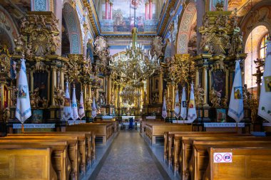 Lviv, Ukrayna - 09 Haziran 2018: Eski Şehir 'deki Bernardine kilisesi ve manastırı. Yunan Katolik Kilisesi.