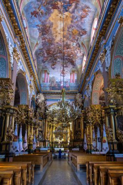 Lviv, Ukrayna - 09 Haziran 2018: Eski Şehir 'deki Bernardine kilisesi ve manastırı. Yunan Katolik Kilisesi.
