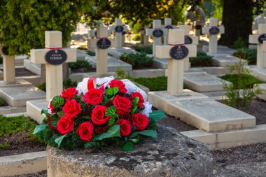 Lviv, Ukrayna - 09 Haziran 2018: Lychakiv Mezarlığındaki Lviv 'in Savunucuları Mezarlığı, Devlet Tarihi ve Kültür Müzesi-Koruma Alanı, Lviv' deki tarihi mezarlık.