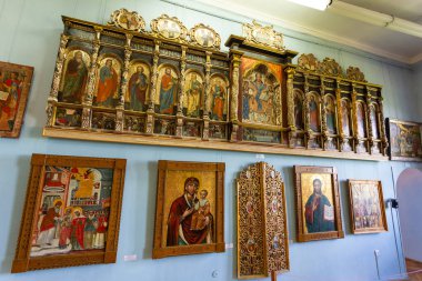 Olesko, Ukrayna - 10 Haziran 2018: Batı Ukrayna 'nın en büyük şehri olan Lviv' e 75 kilometre mesafedeki Olesko Kalesi 'nin zengin iç kesimi.