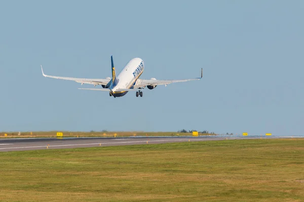 Gdansk Poland September 2018 Plane Line Ryanair Start Lech Walesa — Stock Photo, Image