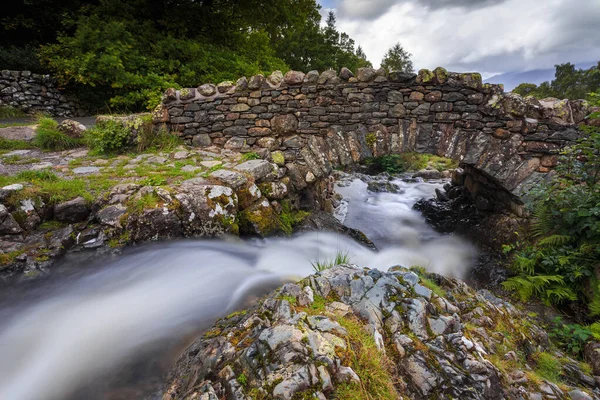 Ashness Bridge Mountain Stream Lake District National Park Cumbria England — Stock Photo, Image