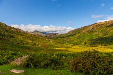 Wrynose Geçidi manzarası, Cumbria 'daki Lake District Ulusal Parkı' nda dağ geçidi Duddon Vadisi ile Little Langdale arasında, Cumbria, İngiltere.