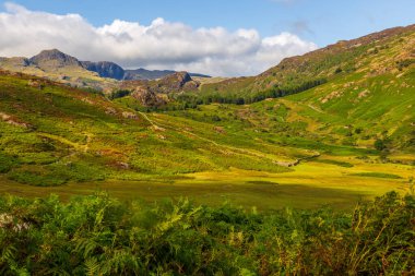 Wrynose Geçidi manzarası, Cumbria 'daki Lake District Ulusal Parkı' nda dağ geçidi Duddon Vadisi ile Little Langdale arasında, Cumbria, İngiltere.