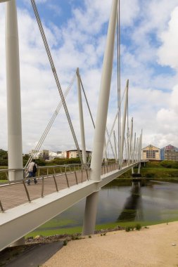 Dunkirk, Fransa - 18 Ağustos 2018: Plage de Malo-les-Bains, İkinci Dünya Savaşı 'ndan kalma büyük bir plaj. Fransa 'nın kuzey kıyısı.