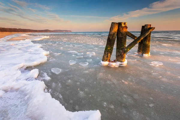 Manhã Cedo Elementos Congelados Pequeno Cais Praia Sopot Paisagem Inverno — Fotografia de Stock