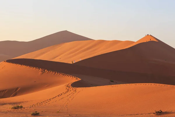 언덕에서 Sossusvlei 냄비에 이르기까지 광경이었습니다 클리프트 Sossusvlei 아프리카 — 스톡 사진