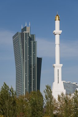 Rekabet: Gökdelen vs Minare