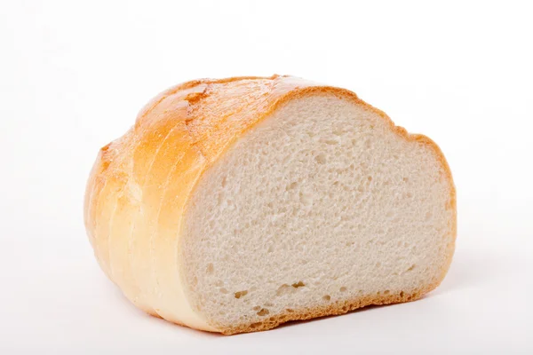 Beyaz arkaplanda izole edilmiş dilimlenmiş ekmek — Stok fotoğraf
