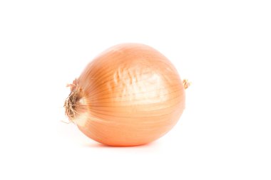 Beyaz arka planda olgun soğan