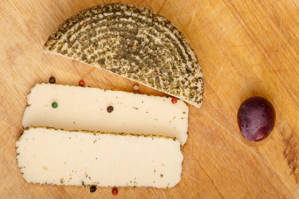 Fromage aux épices et aux herbes — Photo