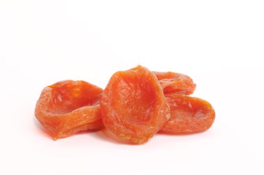 Beyaz bir arka plan olarak kuru kayısı