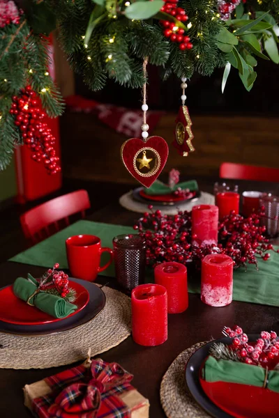 Накрытие Праздничного Стола Рождество Красном Зеленом Цветах Новогодний Домашний Ужин — стоковое фото