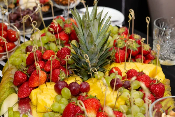 Buffet Der Rezeption Mit Frischem Obst Auswahl Häppchen Bankettservice Konzept — Stockfoto