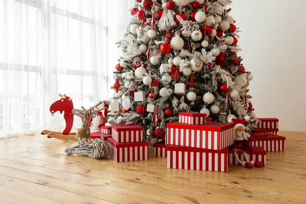 Red Boxes Gifts Christmas Tree White Red Decorations Indoor Christmas — Stock Photo, Image