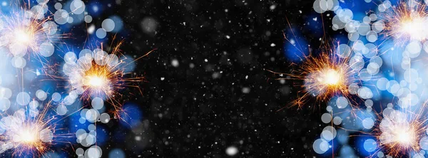 Палаючі Блискітки Абстрактному Сніжному Тлі Святкування Нового Року Ілюстрація — стокове фото