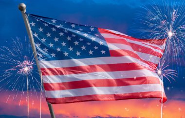 ABD 4 Temmuz Bağımsızlık Günü. Amerikan bayrağının havai fişekli arka planı. Kutlama Kavramı.,