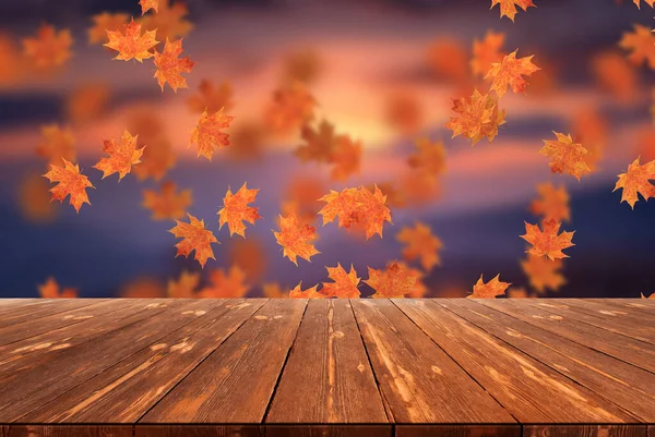 Paisaje Otoñal Idílico Borroso Con Hojas Otoño Mesa Madera Vacía —  Fotos de Stock