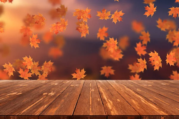 Idyllische Verschwommene Herbstlandschaft Mit Fallendem Laub Und Leerem Holztisch — Stockfoto