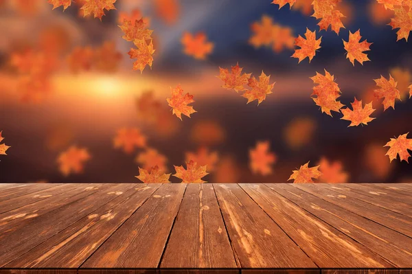 Idyllische Verschwommene Herbstlandschaft Mit Fallendem Laub Und Leerem Holztisch — Stockfoto