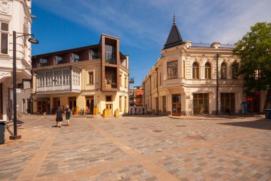 Gürcistan, Tiflis - 17 Eylül 2022: Eski Tiflis 'in geleneksel dar sokağının manzarası.