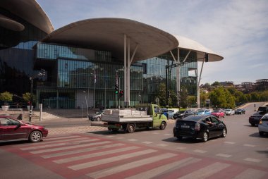 Gürcistan, Tiflis - 17 Eylül 2022: Merkezi Adalet Bakanlığı ve Nüfus Dairesi 'nin modern binası.