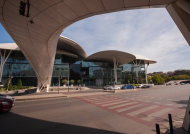 Gürcistan, Tiflis - 17 Eylül 2022: Merkezi Adalet Bakanlığı ve Nüfus Dairesi 'nin modern binası.