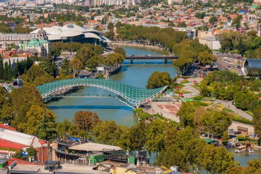 Gürcistan, Tiflis - 25 Eylül 2022 Tiflis 'i Akşam Görüşü. Georgia mı? Güzel Eski kasaba.