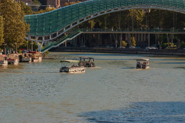 Geórgia Tbilisi Setembro 2022 Passeio Turistas Barco Recreio Longo Mtkvari — Fotografia de Stock