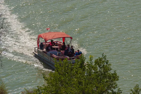 Georgia Tbilisi September 2022 Tourists Ride Pleasure Boat Mtkvari Kura — Stock Photo, Image