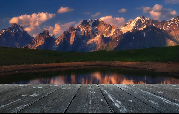 Beautiful Lake Empty Wooden Table Natural Template Landscape — Stock Photo, Image