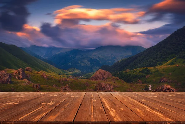 Verão Belo Fundo Com Nascer Sol Sobre Montanhas Mesa Madeira — Fotografia de Stock