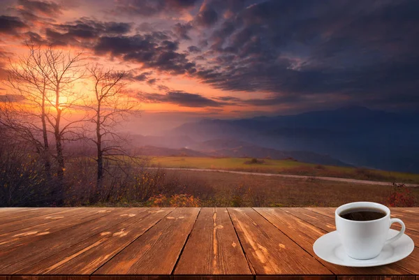 Кофейная Чашка Деревянном Столе Вид Красивый Природный Фон — стоковое фото