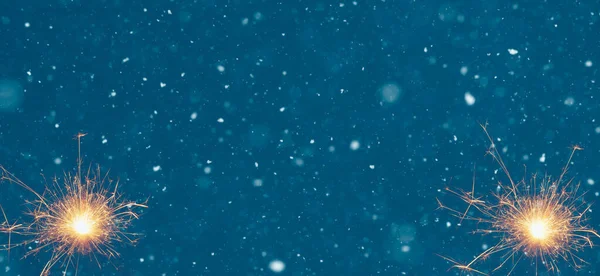 Горящие Искры Абстрактном Снежном Фоне Новогодний Праздник Иллюстрация — стоковое фото