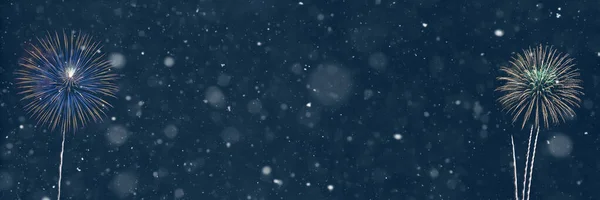 Фейерверки Абстрактном Снежном Фоне Концепция Вечеринки Рекламным Пространством Иллюстрация — стоковое фото