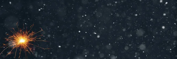 Сжигание Искры Абстрактном Снежном Фоне Новогодний Праздник Иллюстрация — стоковое фото