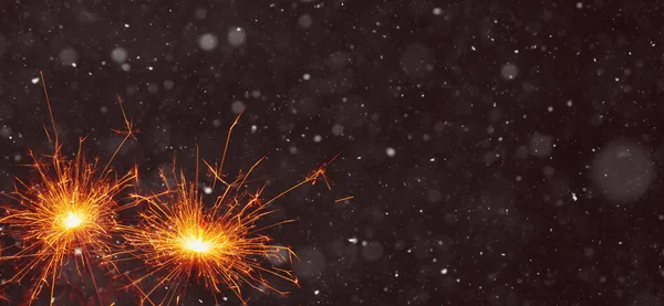 Brandende Sterretjes Abstracte Besneeuwde Achtergrond Nieuwjaarsfeest Illustratie — Stockfoto